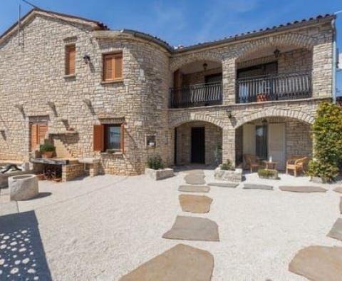  Maison en pierre avec 3 unités résidentielles et vue mer dans la région de Porec 