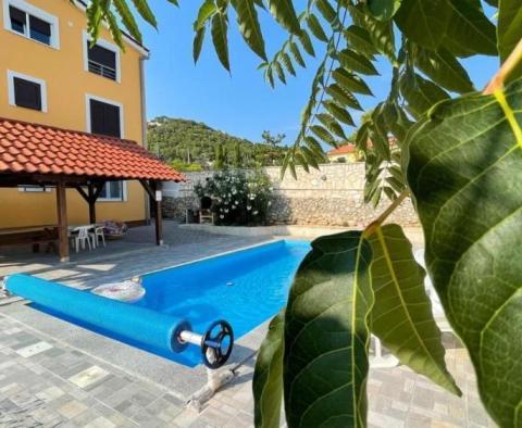 Apartment on the ground floor 3 bedrooms + bathroom with swimming pool on Rab island! 