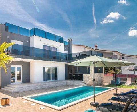 Modern villa in Ližnjan, 800 meters from the sea 