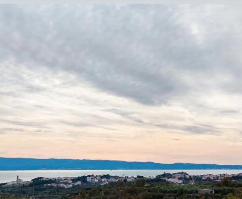 Baugrundstück mit Meerblick in der Gegend von Split 