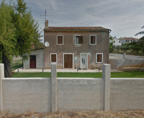 Maison familiale idéalement située à Porec à 3 km de la plage 