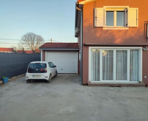 Maison à Šikići, Pula, avec garage 