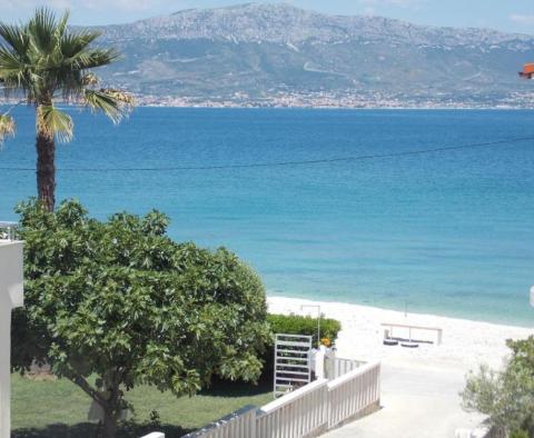 Appartement avec piscine à Ciovo près de Trogir à vendre, à 20 mètres de la plage 