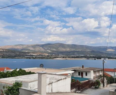 Terrain urbain sur l'île de Ciovo avec vue sur la mer, prix unique ! 