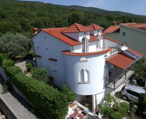 Magnifique maison en 1ère ligne dans la région de Novi Vinodolski avec possibilité d'amarrage ! 