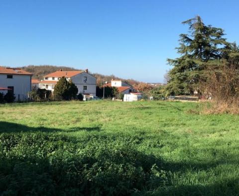 Land in Antonci, Poreč, for construction of 10 units/apartments spread over 2 buildings 