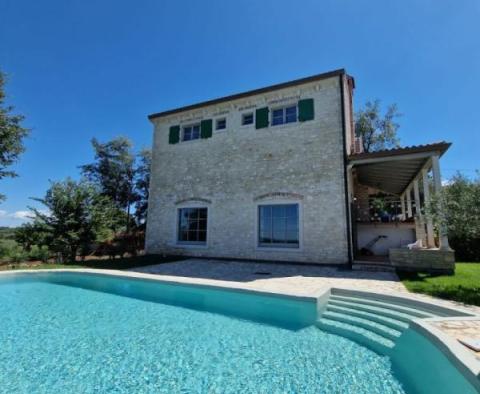 Une belle maison en pierre avec vue mer à Porec 