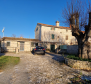 Stone house with two residential units in Svetvincenat - pic 4