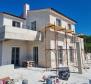 Villa nouvellement construite avec piscine à débordement, parking souterrain privé et vue fantastique sur la mer à Porec, à vendre - pic 4