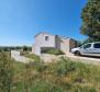 Villa nouvellement construite avec piscine à débordement, parking souterrain privé et vue fantastique sur la mer à Porec, à vendre - pic 14