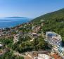 Penthouse in a new building with a rooftop pool above the center of Opatija, idyllic surroundings, for sale - pic 3