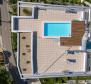 Penthouse in a new building with a rooftop pool above the center of Opatija, idyllic surroundings, for sale - pic 16