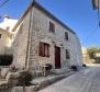 Maison en pierre autochtone rénovée dans le cœur historique de l'Istrie, à vendre - pic 2