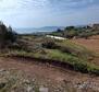 Städtisches Grundstück in der Gegend von Trogir, mit Meerblick, zu verkaufen - foto 2