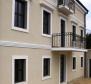 Luksusowe apartamenty w odnowionej starej willi w pierwszej linii do morza w Mali Losinj - pic 3