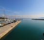 Bâtiment en bord de mer avec restaurant sur la Riviera de Crikvenica à côté de la marina de luxe - pic 3