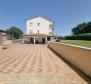 Apart-house with 6 apartments in Poreč, 4 km from the sea - pic 3