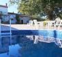 Maison avec piscine et un terrain spacieux de 22000 m². dans la région de Labin - pic 2