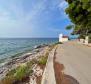 House on ideal location on the first line to the sea on Brac, destined to become a luxury villa - pic 12