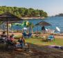 Heißer Verkauf einer Luxusvilla zum Verkauf in Porec, nur 400 Meter vom Strand entfernt - foto 49