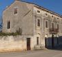 Stone house for modernization in Tinjan, possibility of make 5 residential units - pic 10