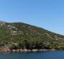 Fantastique terrain T1 sur l'île très demandée de Hvar, à seulement 50 mètres de la mer 