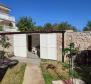 Maison bon marché à Jadranovo, Crikvenica, avec jardin et vue partielle sur la mer - pic 4