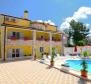 Bright property in Porec area with swimming pool and 4 apartments - pic 2