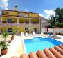 Bright property in Porec area with swimming pool and 4 apartments - pic 3