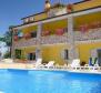 Bright property in Porec area with swimming pool and 4 apartments - pic 5