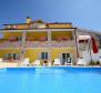 Bright property in Porec area with swimming pool and 4 apartments - pic 6