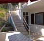 Wunderschönes Doppelhaus mit 4 Wohnungen an der Riviera von Omis, nur 200 m vom Meer entfernt - foto 24