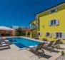 Propriété avec 3 appartements et piscine à vendre à Mušalež, Poreč - pic 2