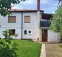 House with 4 apartments for sale in Umag, 2 km from the sea only - pic 2