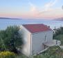 Perfektes Haus mit 3 Wohnungen und herrlichem Meerblick an der Riviera von Omis 