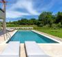 Вилла в средиземноморском стиле с бассейном в Лабин-Рабаце, на продажу - фото 5
