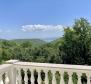 Красивый особняк с бассейном и видом на море в Гризане - фото 9