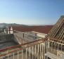 House with 3 apartments and roof terrace in the heart of Makarska 