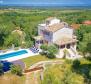 Maison autochtone d'Istrie avec piscine et vue mer 