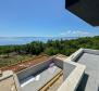 Exkluzivní mezonetová vila s nekonečným bazénem, garáží, zahradou, panoramatickým výhledem na moře v Kostrena - pic 14