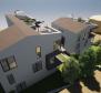 137 m2-es háromlakásos, 3 hálószobás, tetőteraszos, új épületben Opatija közelében, kilátással - pic 7