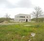 Land and storage hall in Barban 