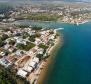 Fantastique terrain dans la région de Zadar en bord de mer avec projet pour trois bâtiments ! - pic 4