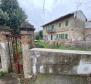 Freistehende alte italienische Villa aus dem Jahr 1912 mit Meerblick und 2.383 m2 Garten in Rijeka, zu verkaufen - foto 5