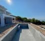 Moderne Villa mit Swimmingpool und Garage und Panoramablick auf das Meer in Kostrena, zu verkaufen - foto 3