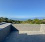 Villa neuve moderne avec piscine à débordement, garage, jardin, vue panoramique sur la mer à Kostrena, à vendre - pic 7