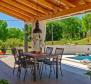 Maison en pierre moderne rénovée avec piscine dans le quartier de Labin - pic 14