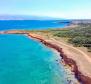 Terrain constructible pieds dans l'eau à des fins touristiques et de restauration sur l'île de Vir - pic 12