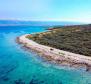 Terrain constructible pieds dans l'eau à des fins touristiques et de restauration sur l'île de Vir - pic 13