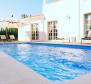 Elegant and sophisticated villa in Porec area in 5***** community - pic 2